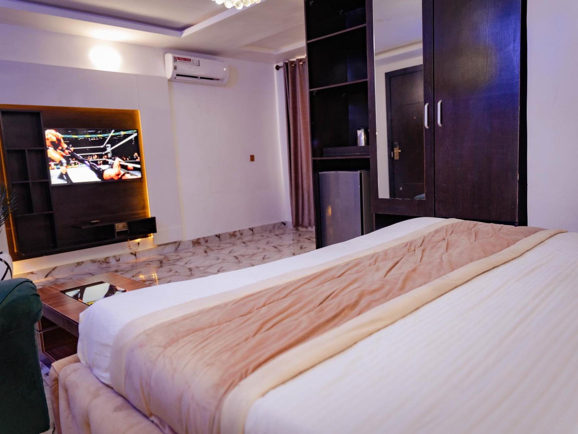 247 Luxury Hotel Lekki Exterior photo